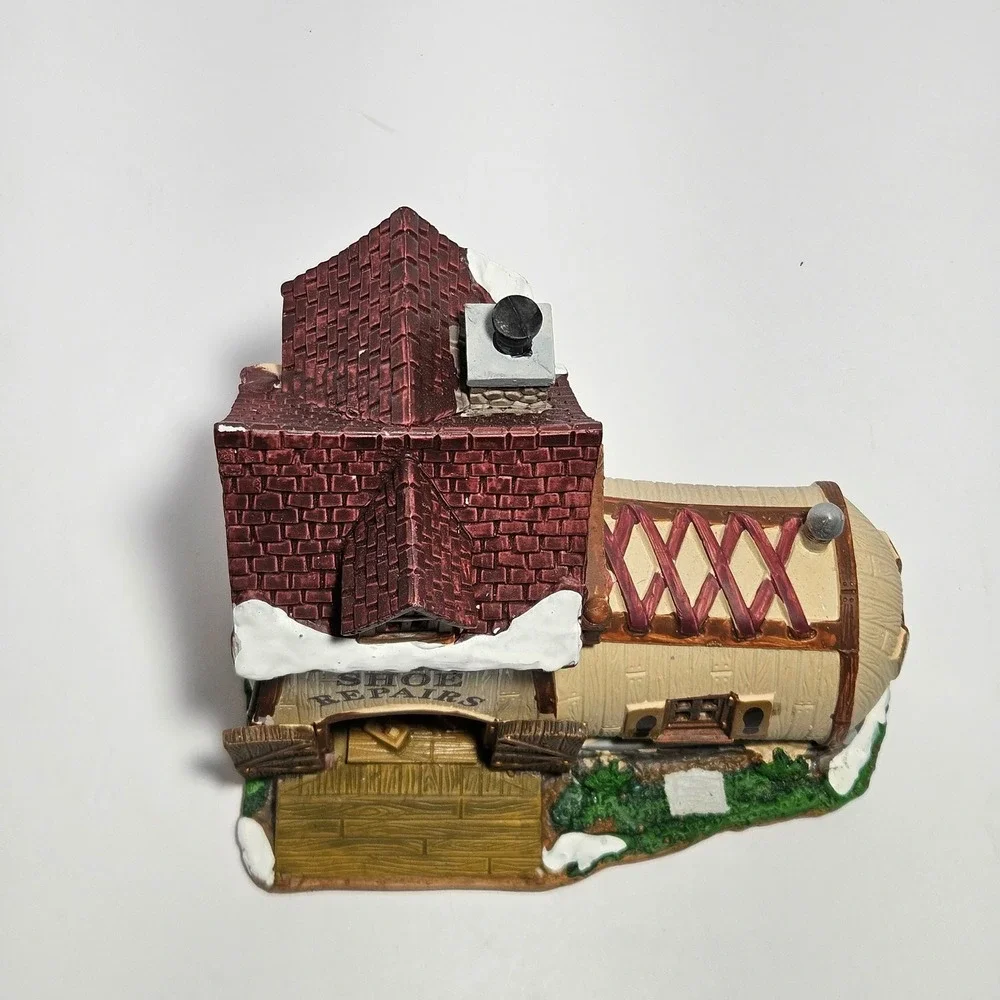 Lemax Eli's Cobbler Shoppe Caddington Village Lighted Building 65123
